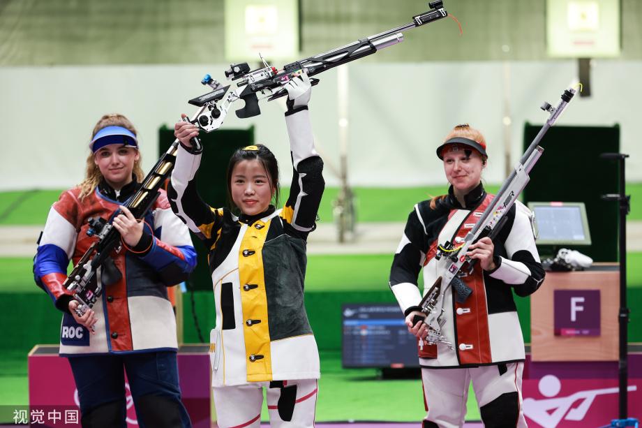 [图]东京奥运会首金决出 中国选手杨倩逆转夺冠