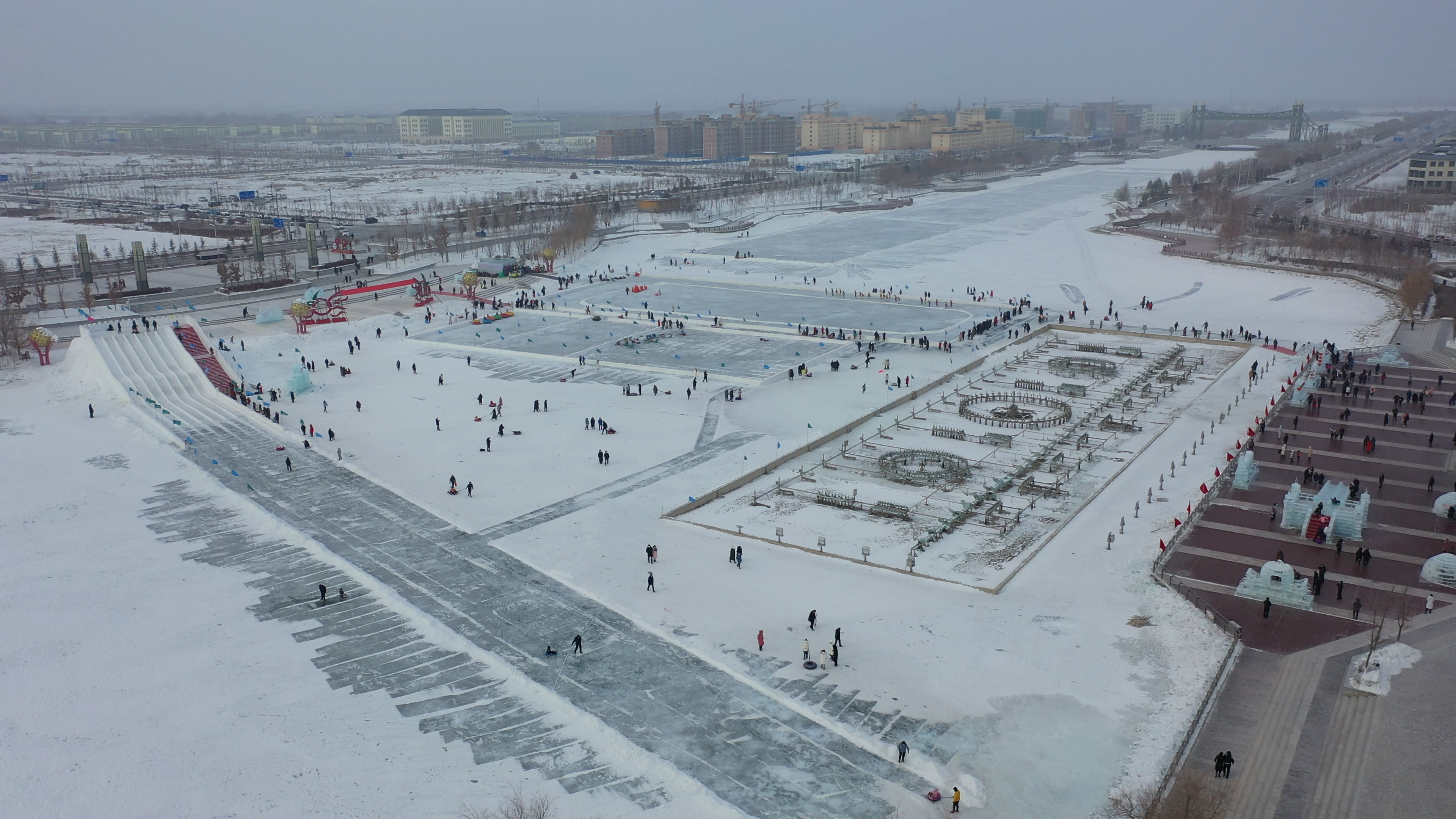 十师北屯市丰富的冰雪游项目（航拍）.jpg