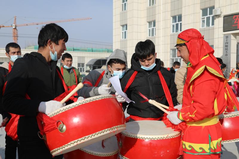 二二五团威风锣鼓队队员和于田县文艺骨干交流学习心得.jpg