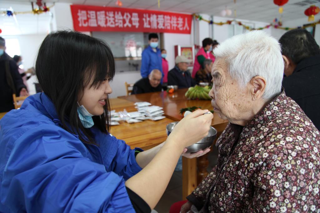 五师八十四团情暖养老院 欢度元宵节