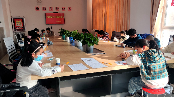 六师：梧桐东街社区开展 “书香满社区 阅读伴成长”活动