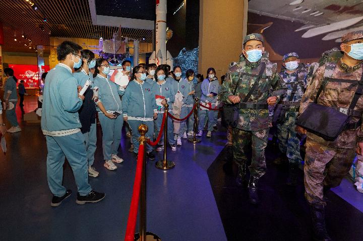 清明节中国共产党历史展览馆见闻