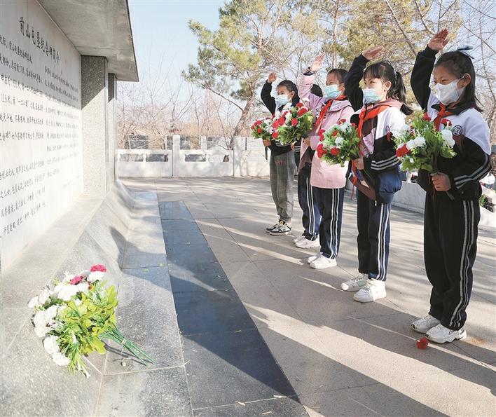 一二八团中学开展“缅怀先烈 兵团精神代代相传”主题教育活动