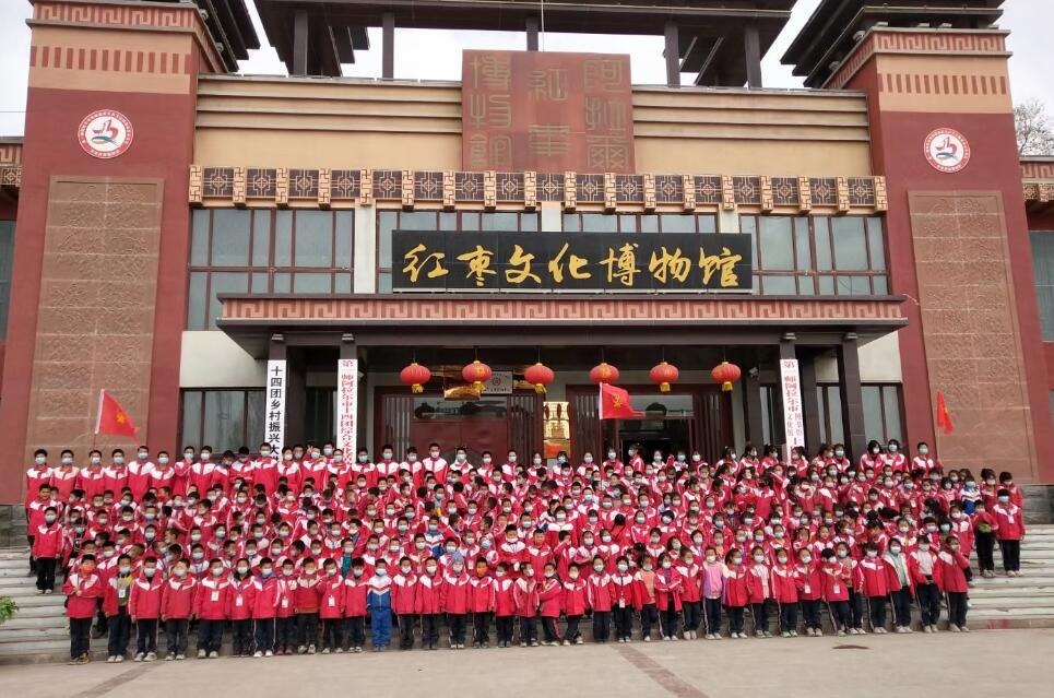 十四团中学开展“听党话，跟党走，清明祭英烈，传承兵团魂”活动