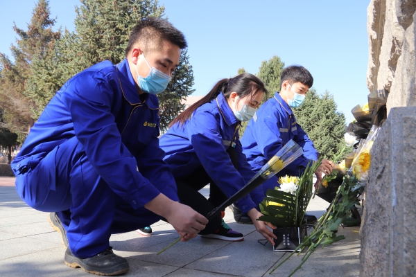 新疆天业集团能源管理公司：清明缅怀先烈 汲取不竭动力