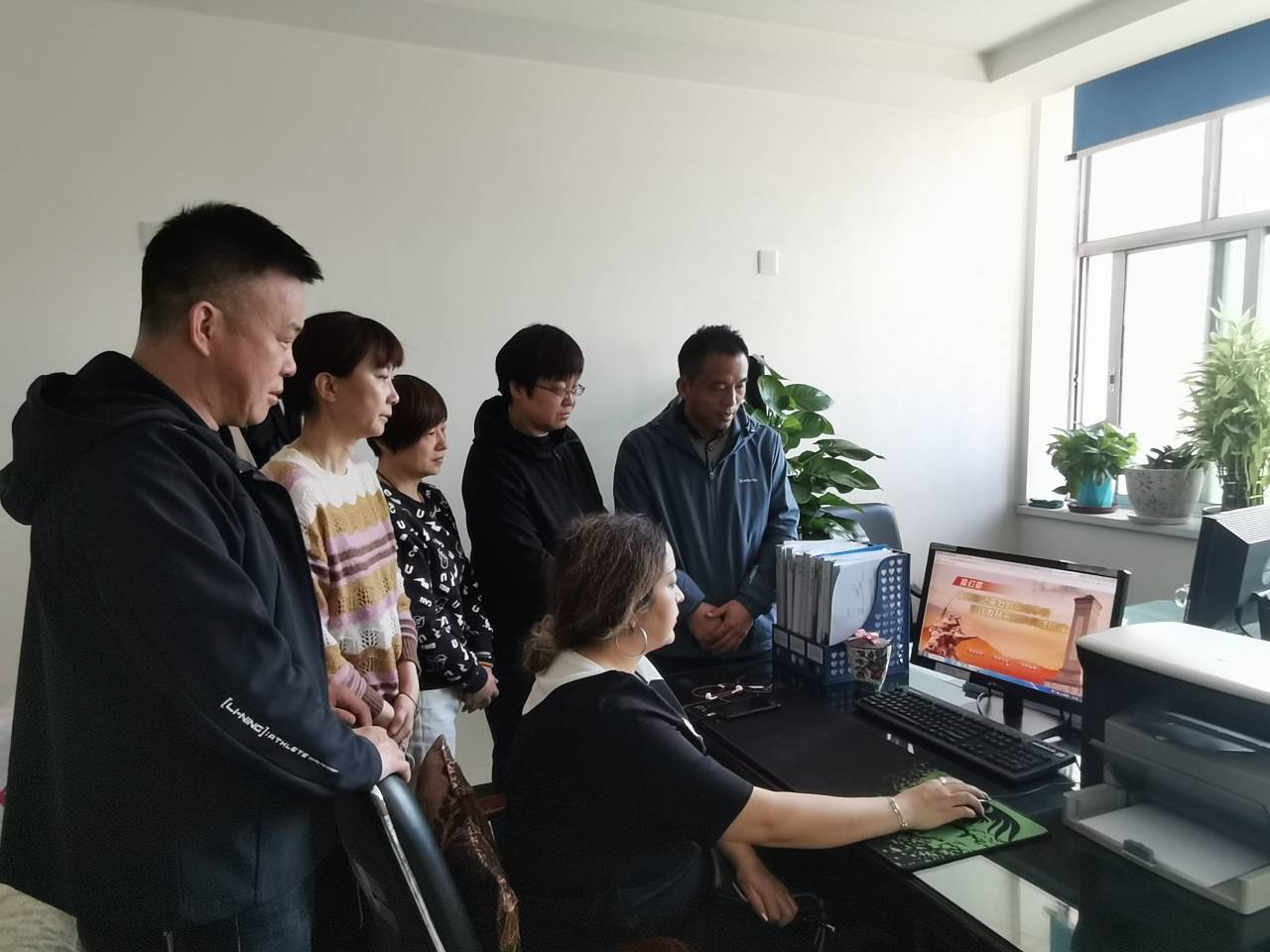 石河子市城市管理局组织开展网上祭英烈活动