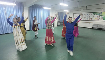 一师：麦西来甫跳起来 全民健身热起来