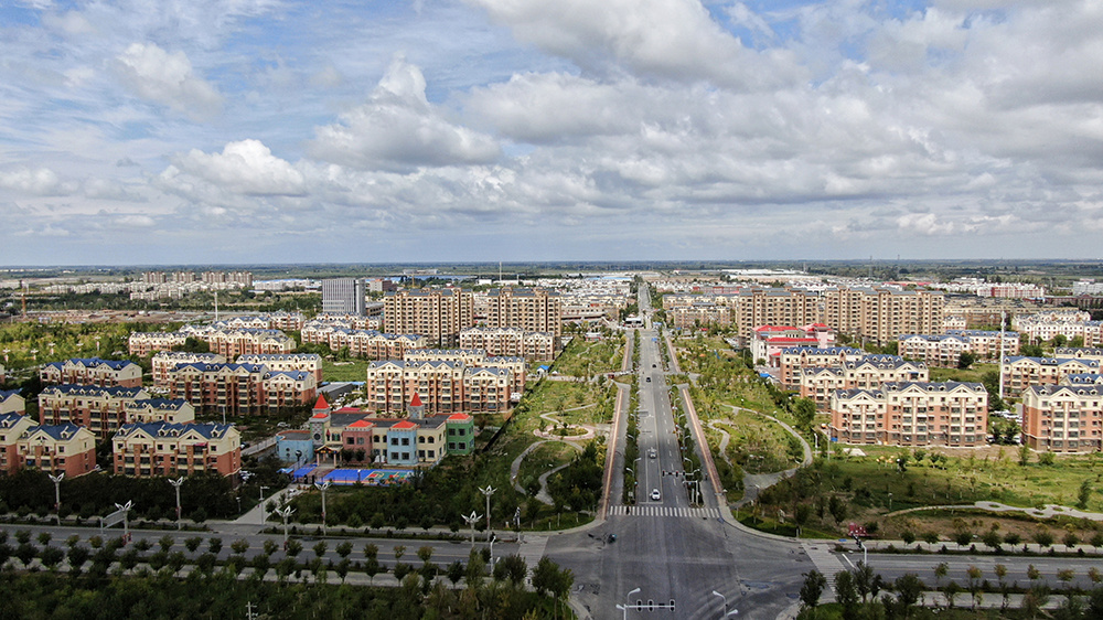 胡杨河市景色 杨亚宾 摄