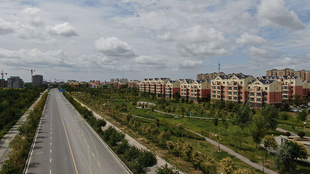 胡杨河市景色 杨亚宾 摄