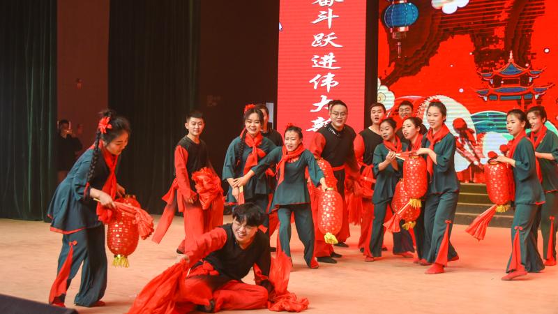 张灯结彩 (1).jpg