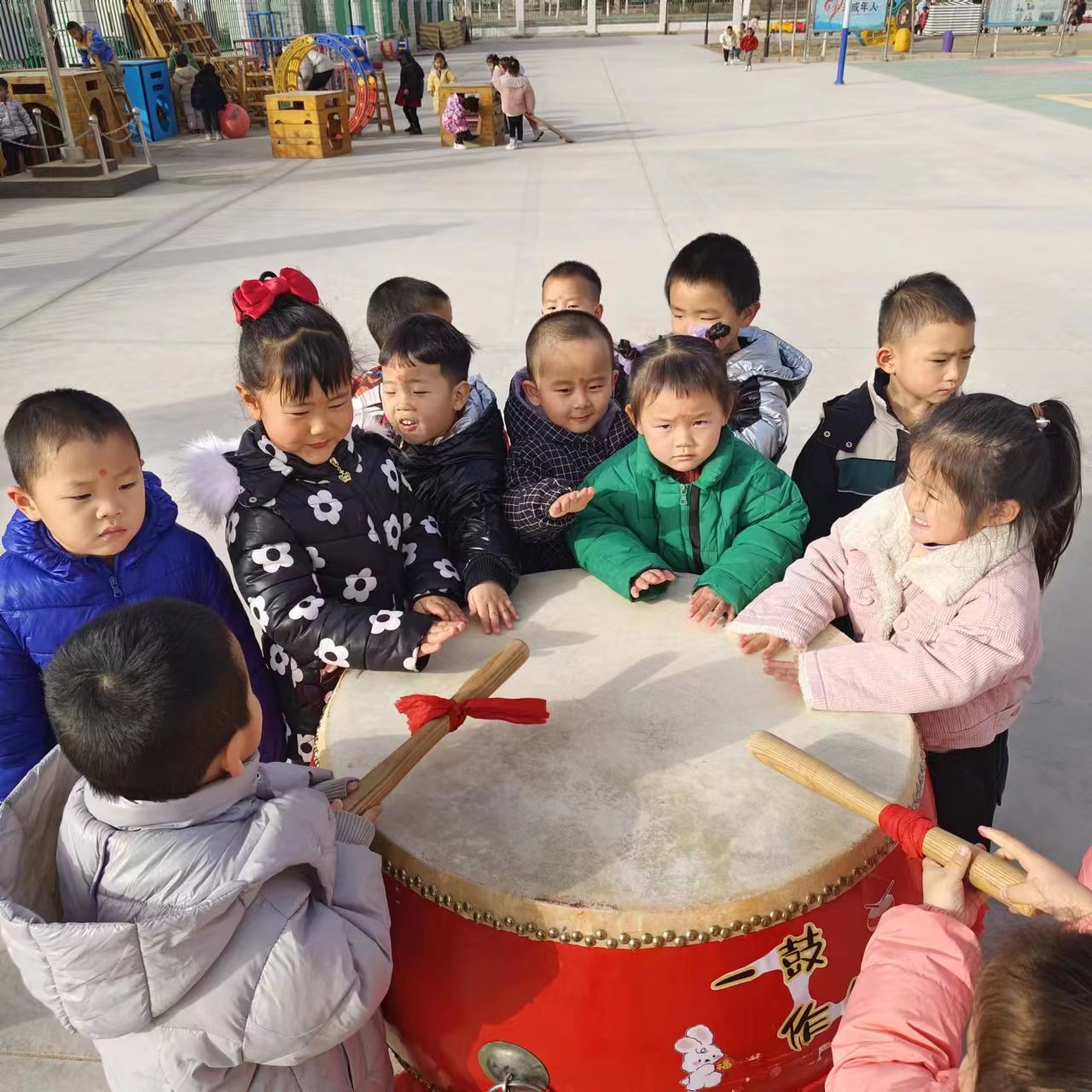 古风 击鼓明志照。何霞霞摄..jpg