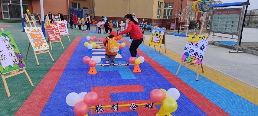 十四团幼儿园开学活动照。何霞霞摄..jpg
