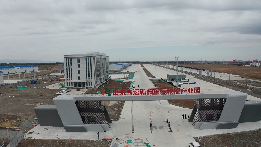 十二师山东高速物流集团投资建设山东高速新疆国际物流产业园暨上合示范区新疆分园项目航拍图 (2).jpg