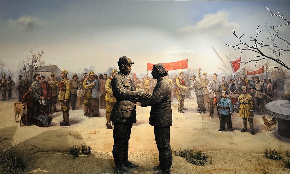 第二师铁门关市革命历史纪念馆是人们了解兵团及二师的重要阵地，如今已成为国内外游客接受革命传统教育的红色基地。李萍 摄  (3).jpg
