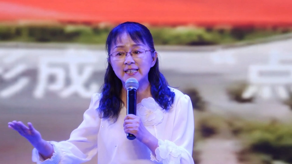 十四师昆玉市玉都街道诵读作品《47团老兵精神颂》（唐媛媛摄）.jpg