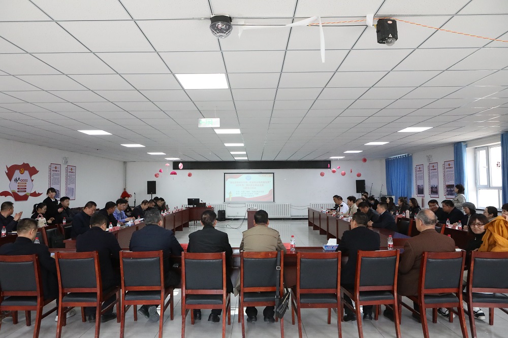 共同学习座谈。胡杨网记者 李雨浪 摄.jpg