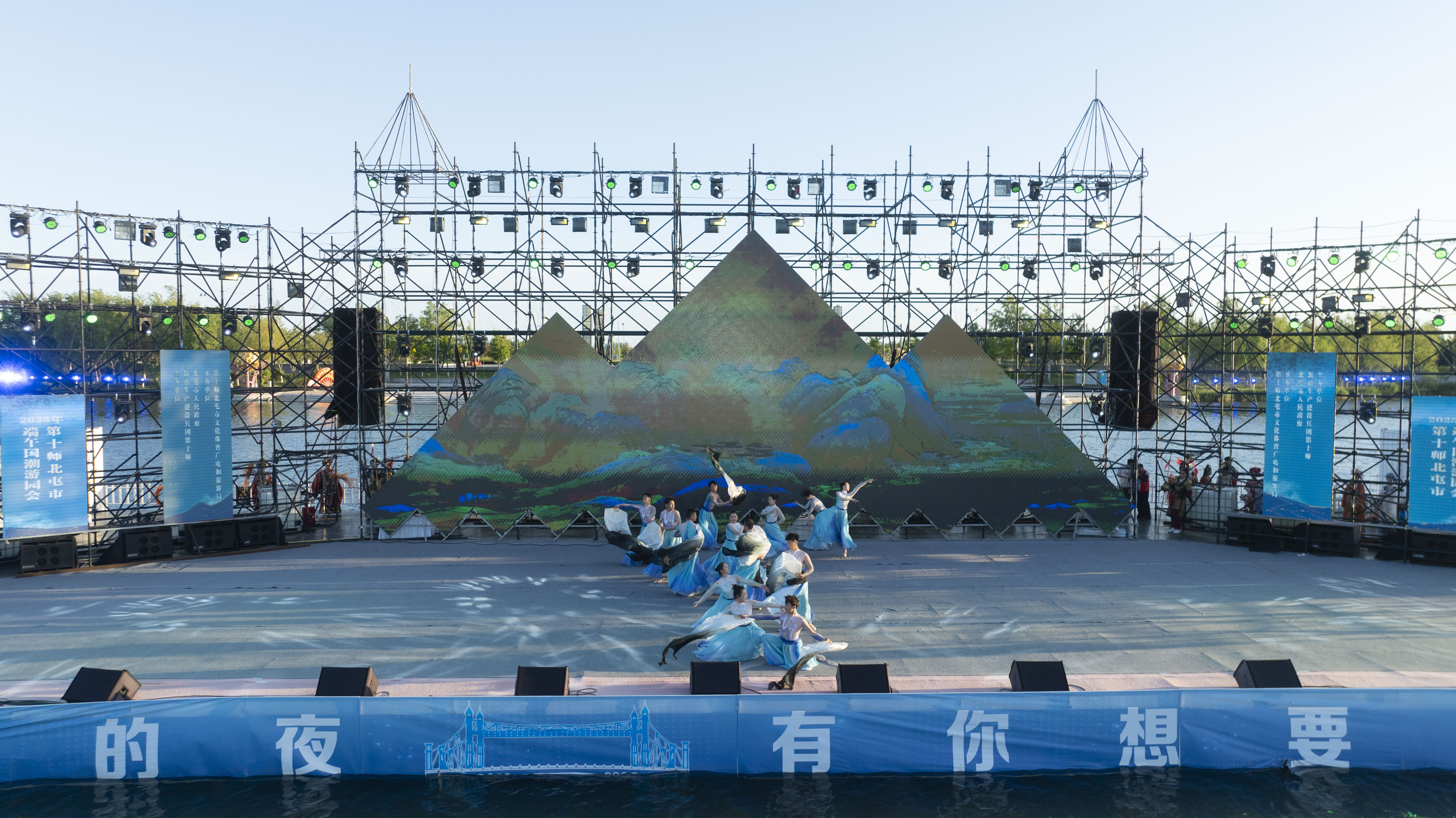 5月31日，“盛韵国潮·‘粽’享北屯”第十师北屯市端午国潮游园会在北屯市玉带河边启幕。 (4).jpg