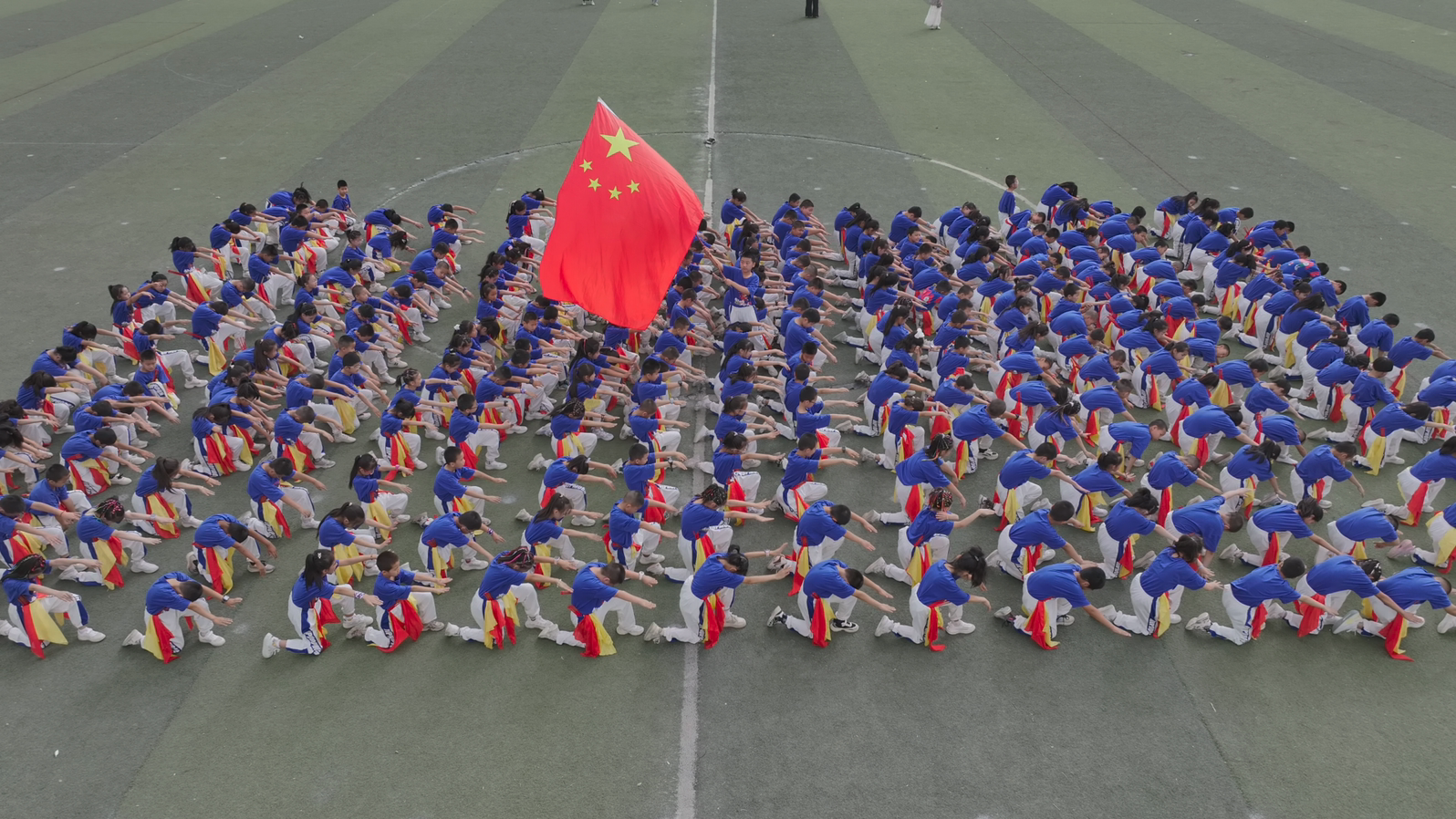 5月30日，第一师十二团中学精心策划并成功举办了“牢记党的教导，争做强国少年”庆六一系列活动，图为活动现场。 (4).png