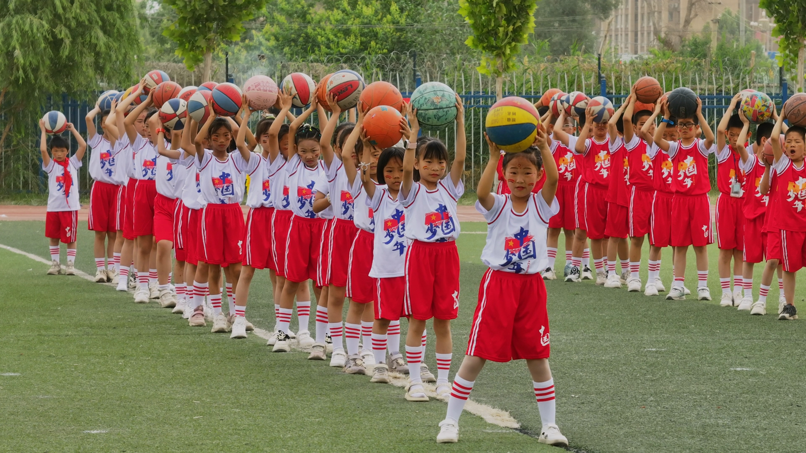 5月30日，第一师十二团中学精心策划并成功举办了“牢记党的教导，争做强国少年”庆六一系列活动，图为活动现场。 (5).png