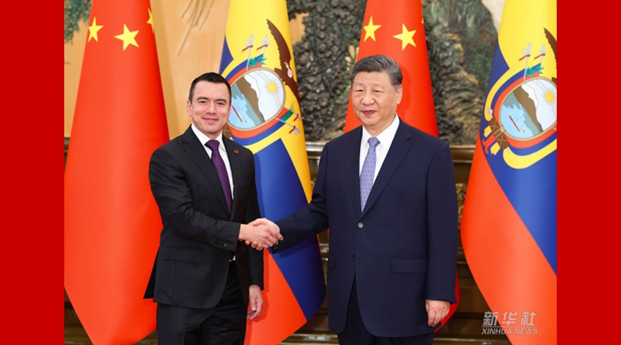 习近平会见厄瓜多尔总统诺沃亚