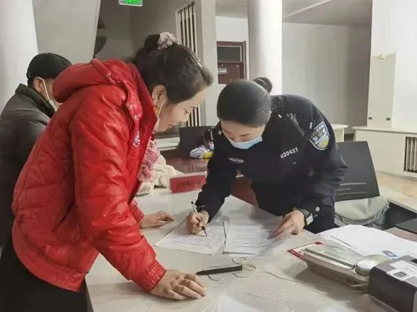 做文职的张筱娟.jpg