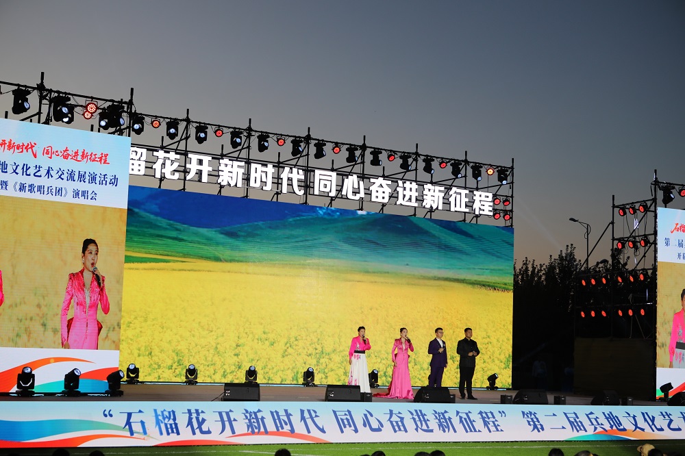 歌曲《边疆》演唱。胡杨网记者 李雨浪 摄.jpg