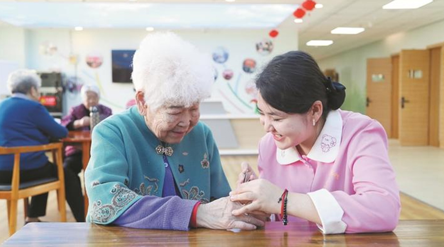 家门口建起老年“幸福驿站”