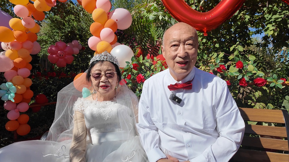 陶一鸣与张健余夫妇婚龄已经62年了.jpg