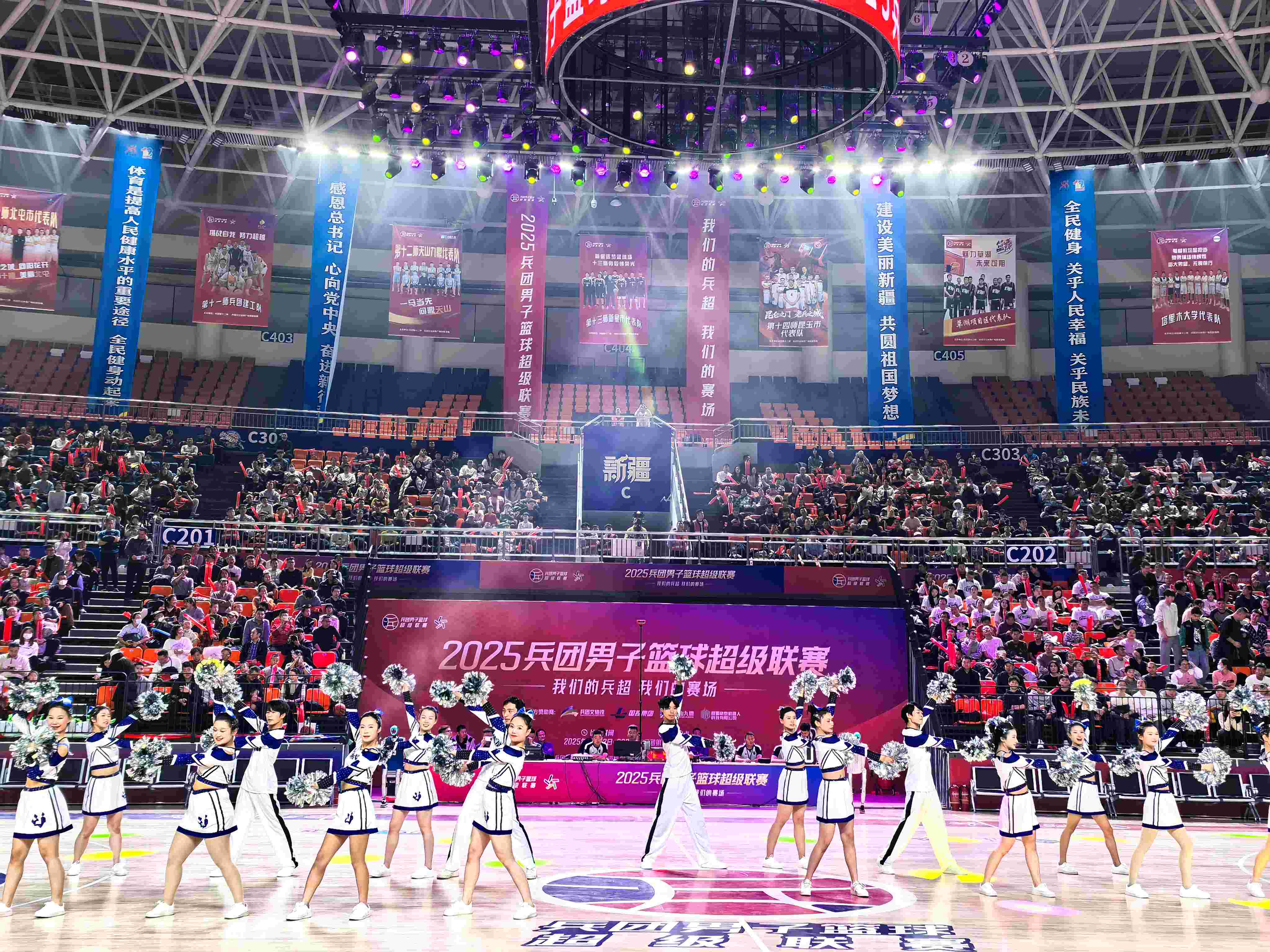 开幕式舞蹈表演《超级冠军》。胡杨网记者 李雨浪 摄.jpg