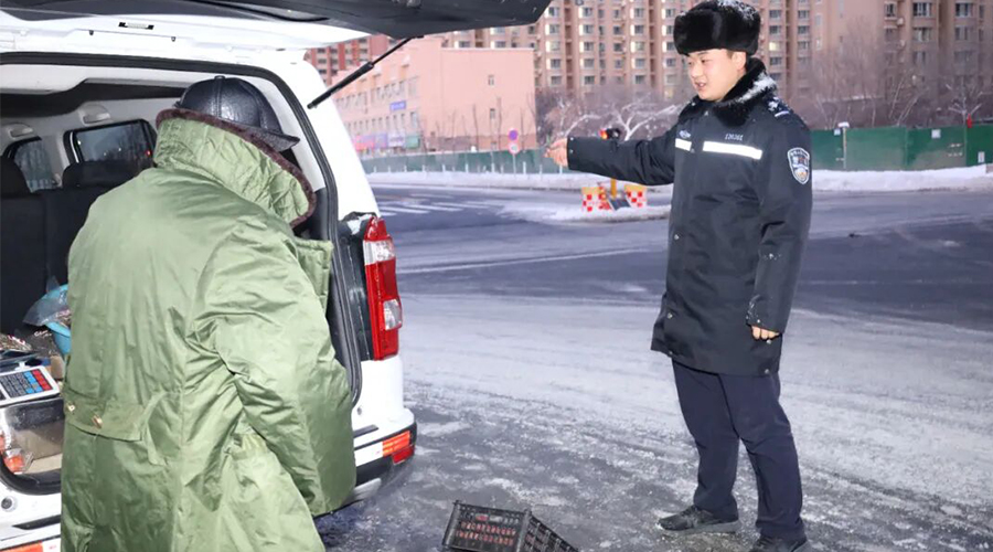 故事兵团丨寒潮来袭 他们是风雪中的温暖