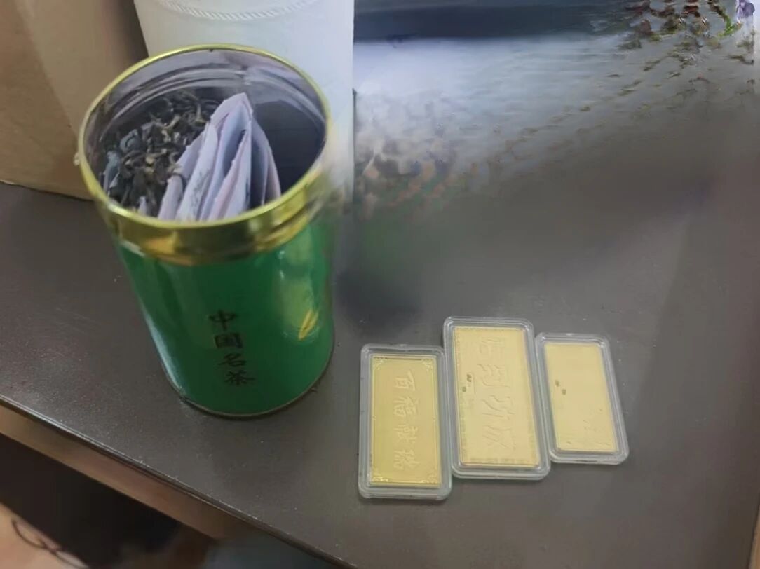 一师阿拉尔市民警硬核反诈，茶叶罐里的40克黄金保住了.jpg