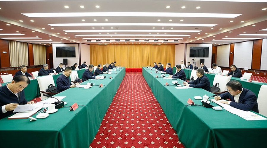 陈小江艾尔肯·吐尼亚孜会见中国海油董事长张传江