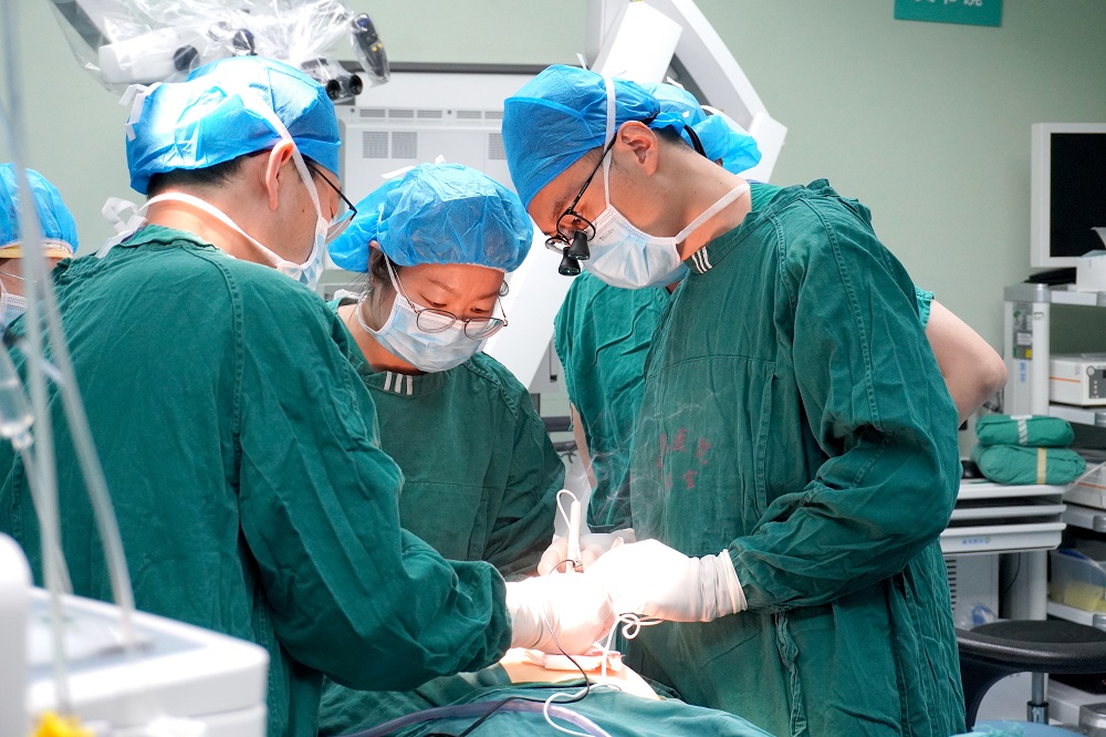 兵团首例巨大侧颅底恶性肿瘤手术成功开展.jpg 兵团首例巨大侧颅底恶性肿瘤手术成功开展.jpg