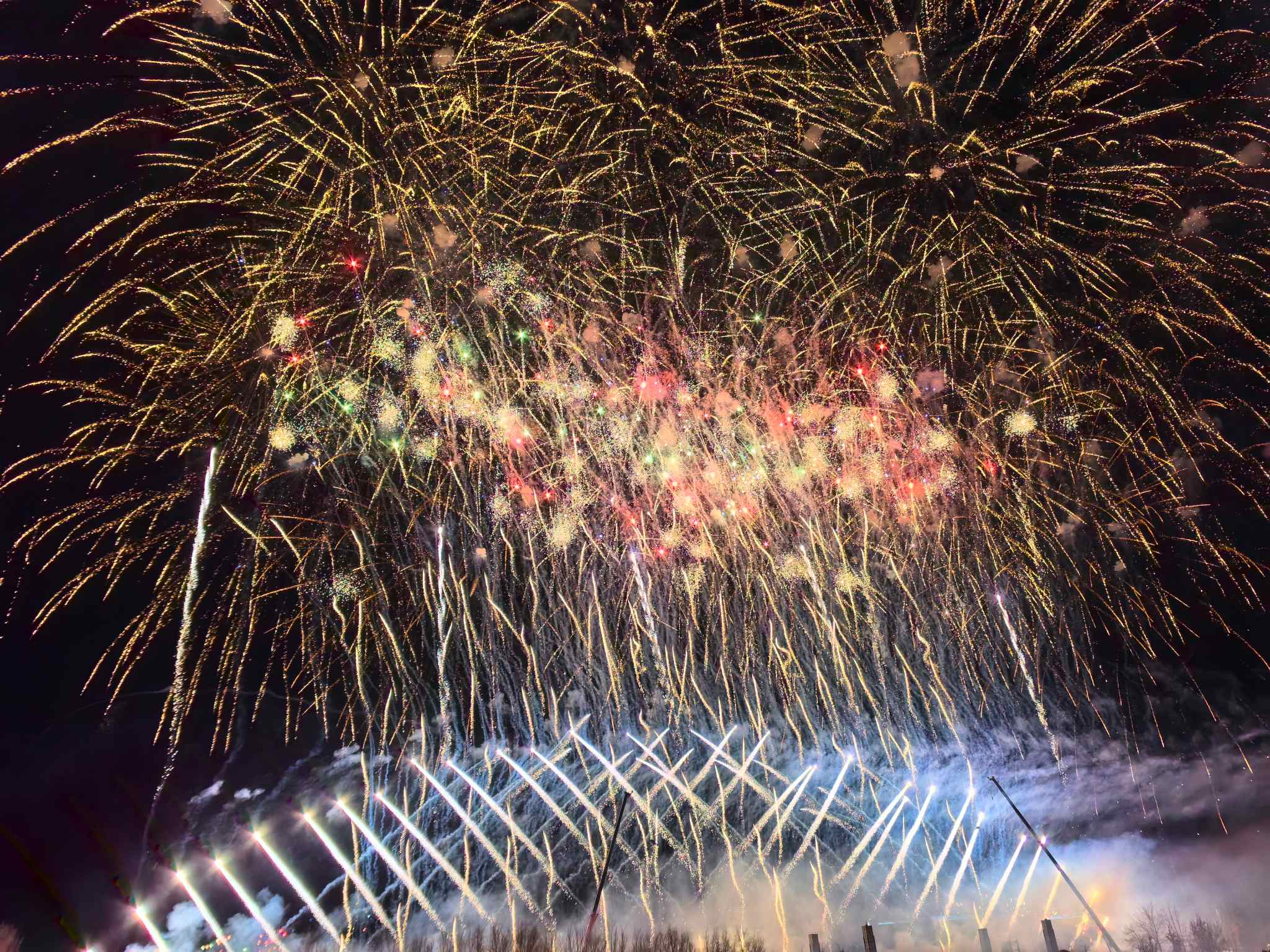 零点烟花秀。胡杨网记者 李雨浪 摄.jpg