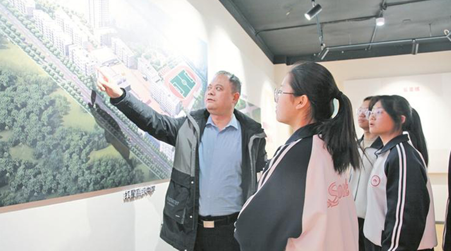 教育援疆 青蓝相继育胡杨