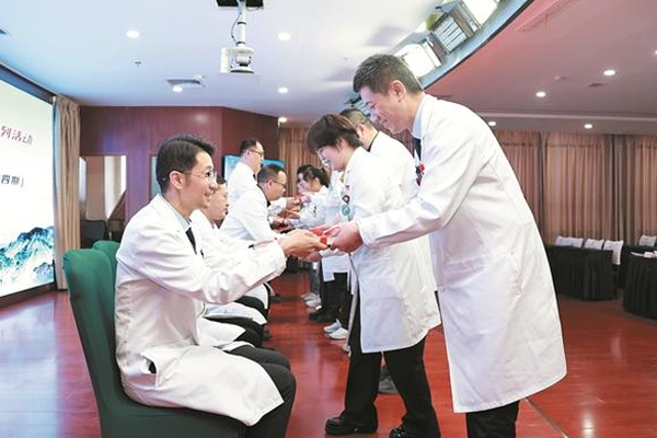 援疆专家传帮带 倾囊相授结硕果——“十四五”期间兵团医疗援疆“师带徒”工程综合成效观察