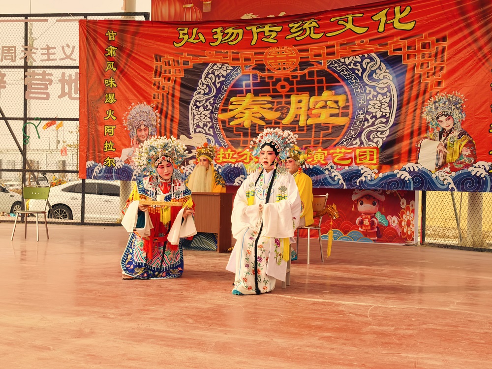 秦腔演员正在表演中。 陈皓 摄.jpg