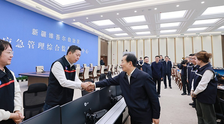 陈小江春节期间看望慰问值班值守人员并检查调度安全生产工作