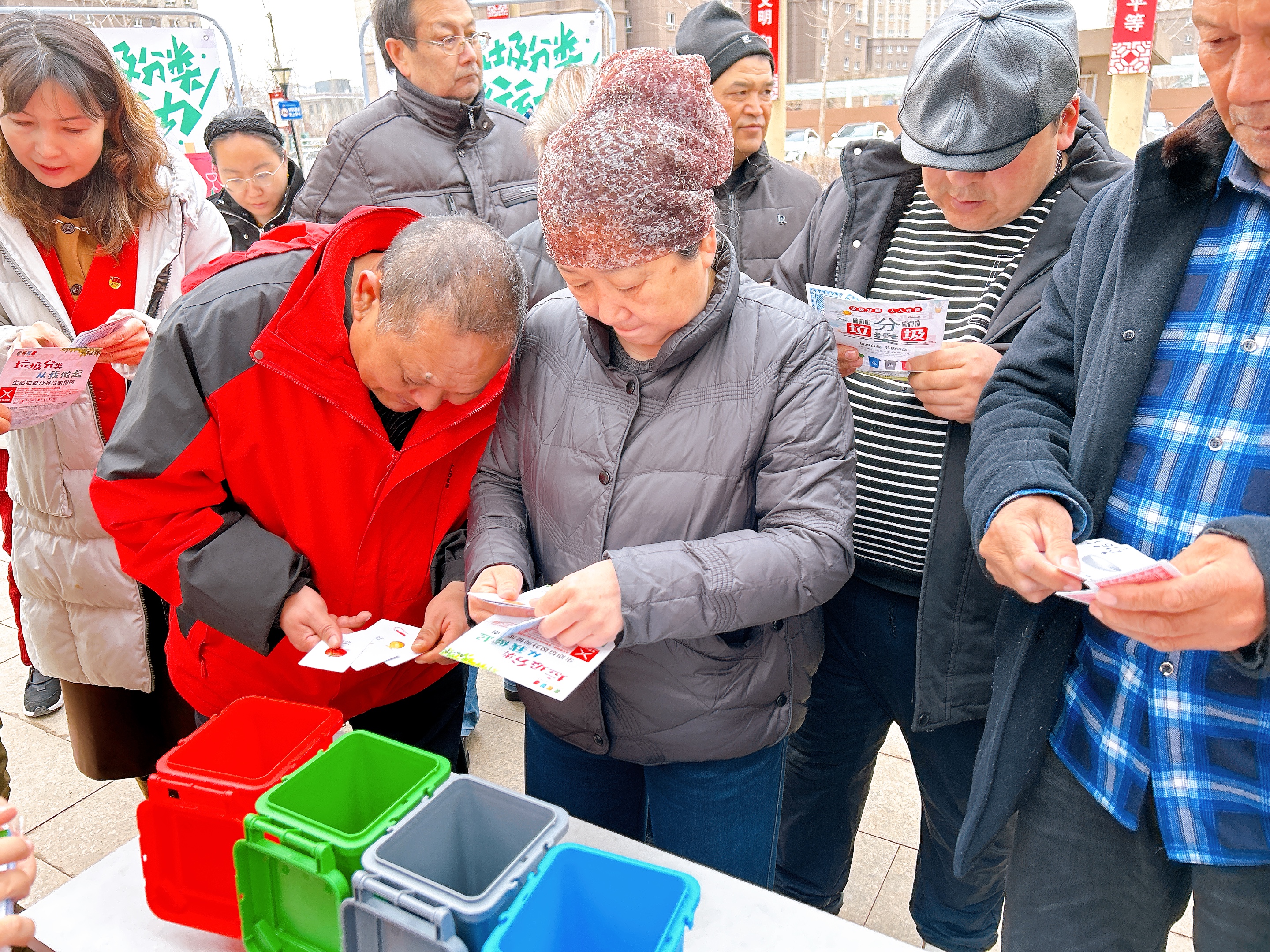 兵团多家单位联合开展绿色公益志愿服务活动。 (3).jpg