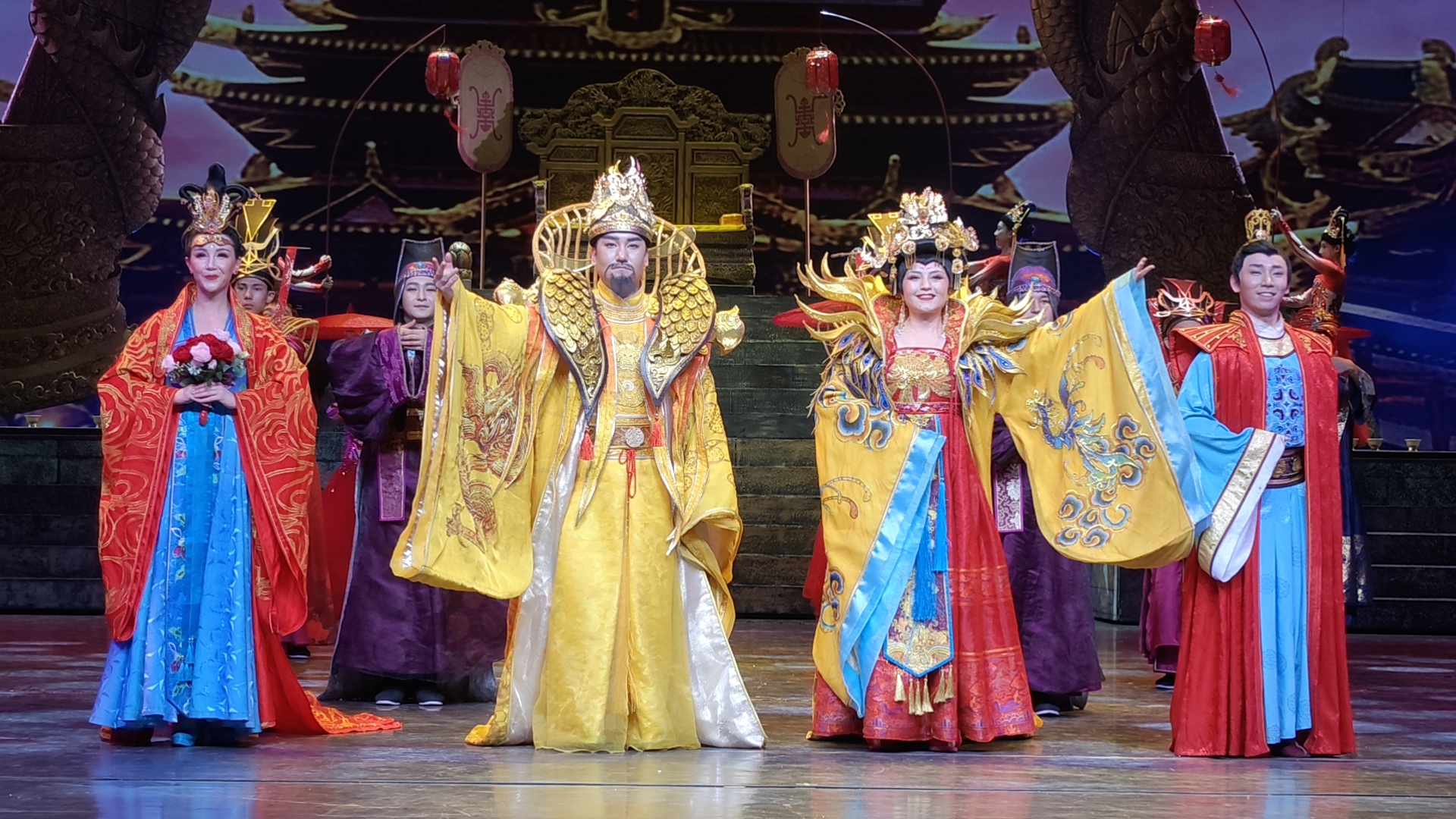 杂技剧《唐古百戏》剧照1 梁艳摄.jpg