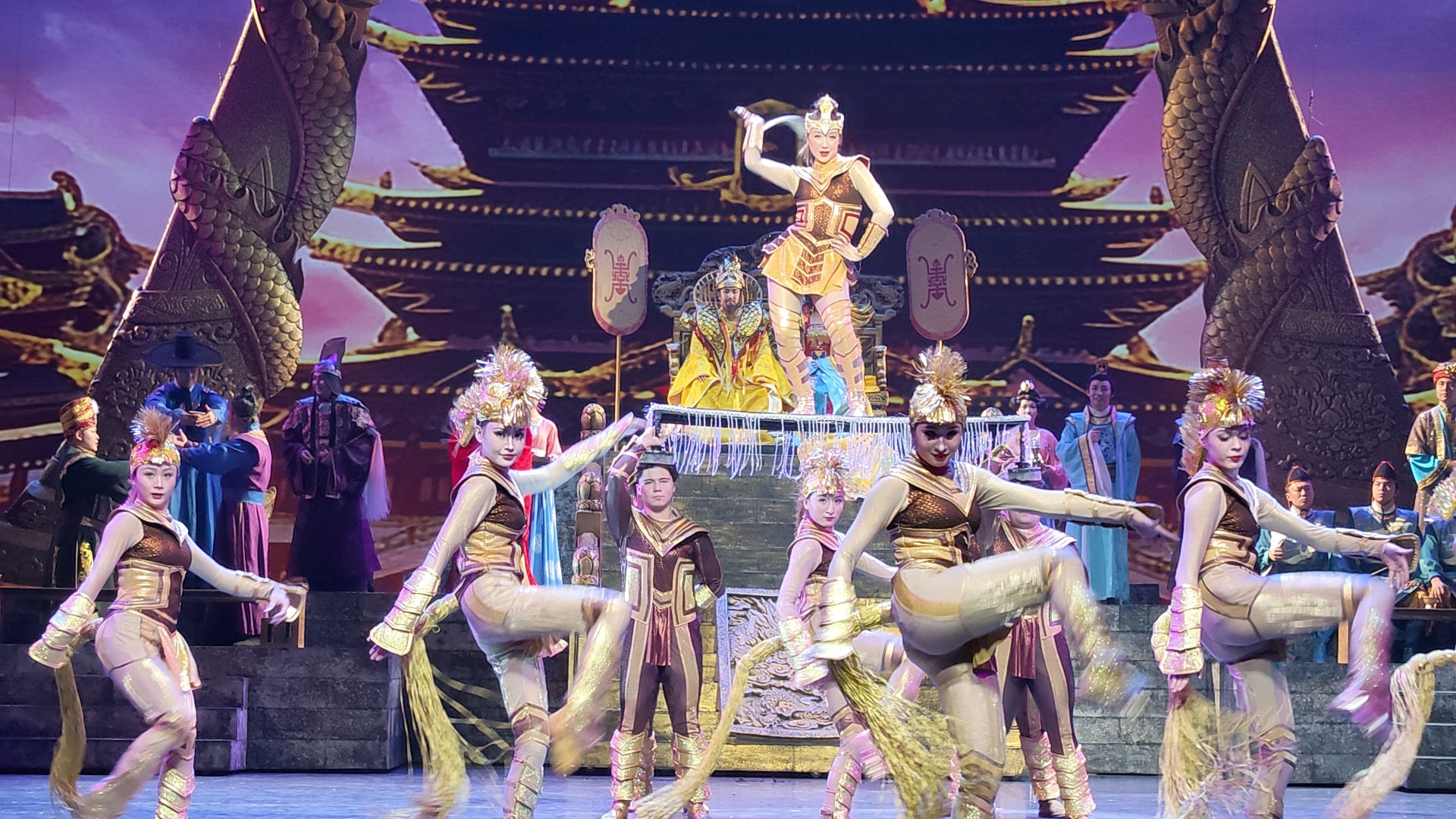 杂技剧《唐古百戏》剧照2 梁艳摄.jpg