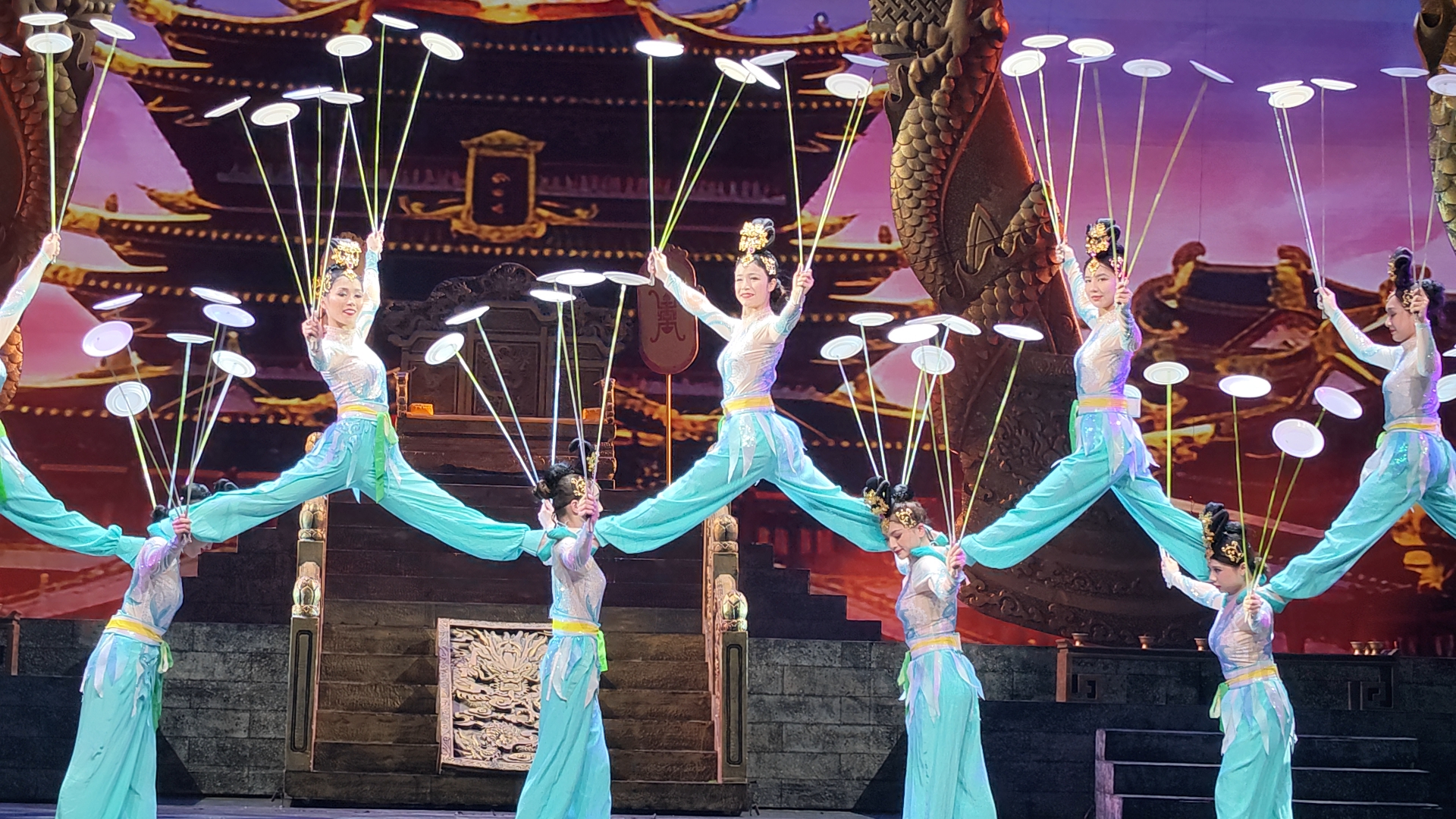 杂技剧《唐古百戏》剧照3 梁艳摄.jpg