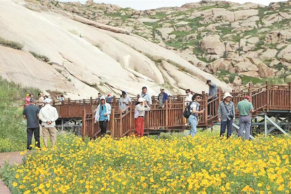 赏花“热”起来 民心“暖”起来