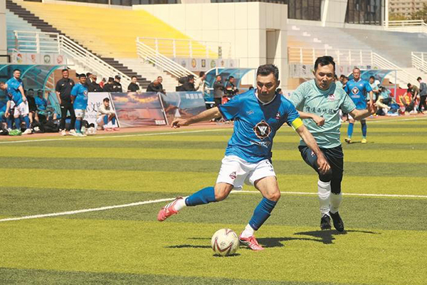 驰骋赛场 热血同行——“新疆兵超”上的追梦人