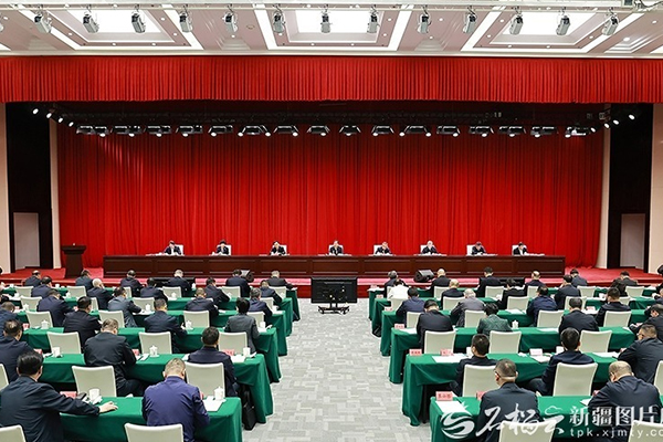 陈小江在全区群众身边不正之风和腐败问题集中整治工作推进会上强调 聚焦重点问题持续攻坚突破 推动集中整治取得更大成效