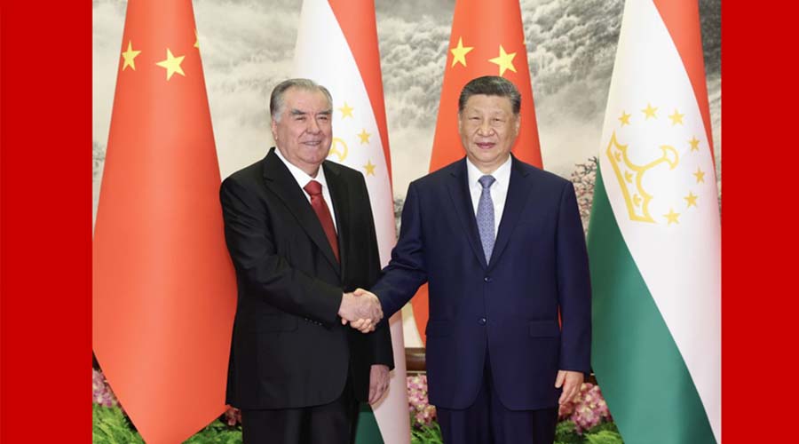 习近平同塔吉克斯坦总统拉赫蒙举行会谈