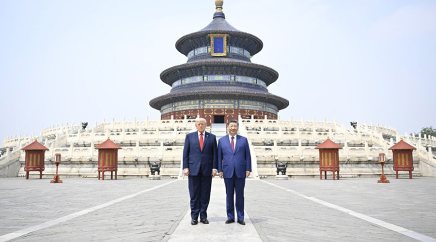 习近平同美国总统特朗普参观天坛