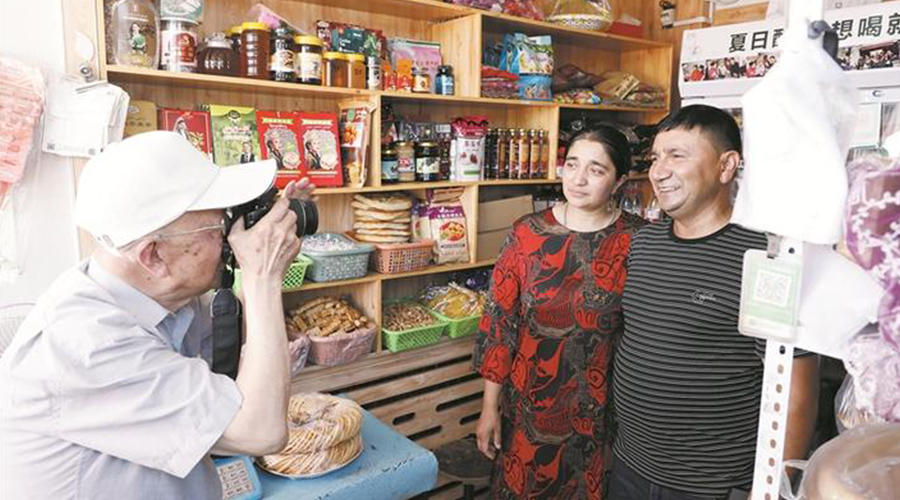 共同绘就民族团结多彩画卷