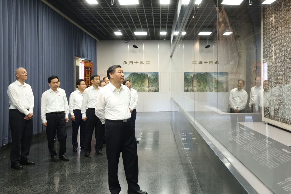 2023年7月29日，习近平在四川考察结束返京途中，来到陕西省汉中市考察。在参观汉中市博物馆有关历史文物展陈时，习近平指出，要发挥好博物馆保护、传承、研究、展示人类文明的重要作用，守护好中华文脉，并让文物活起来，扩大中华文化的影响力。