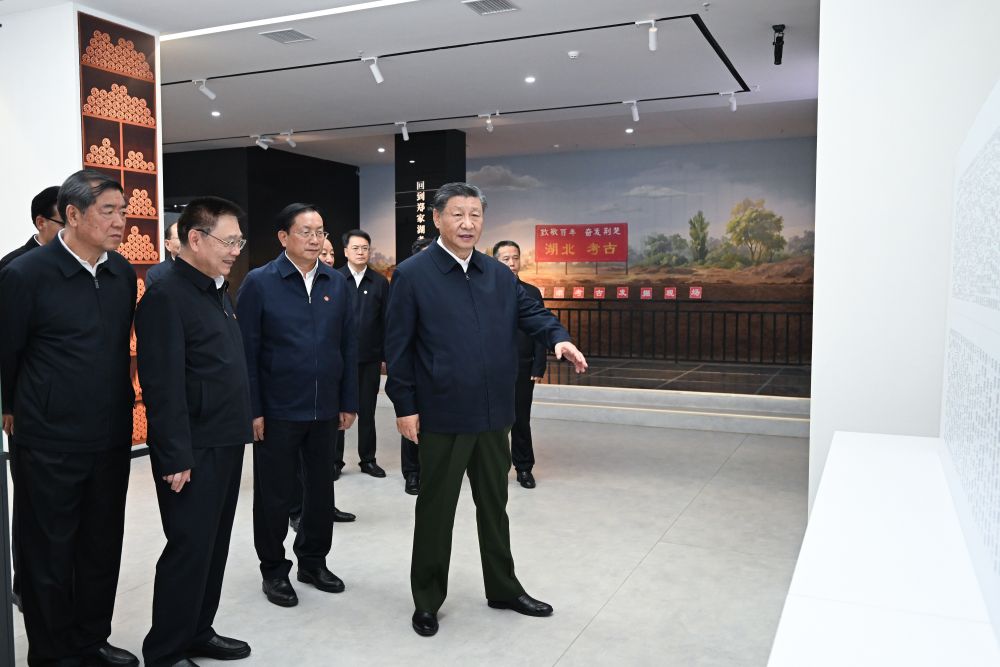 2024年11月4日下午，习近平在湖北省孝感市云梦县博物馆参观出土秦汉简牍展时指出，要继续加强考古研究，提高文物保护水平，为弘扬中华优秀传统文化、增强文化自信提供坚实支撑，让中华文明瑰宝永续留存、泽惠后人，激励人们不断增强民族自豪感和自信心。